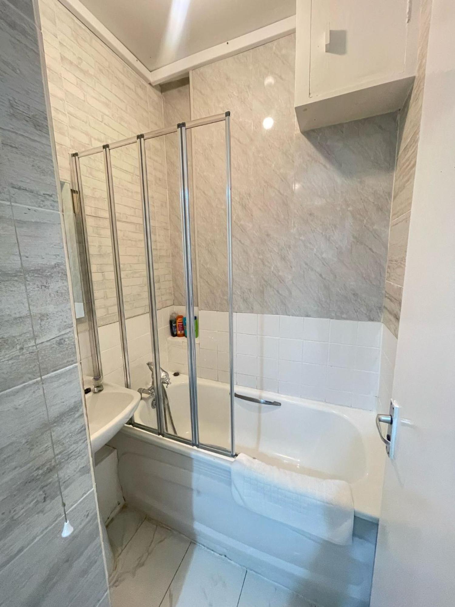 Lovely 2 Bed Flat 2 Floor Miles Londres Exterior foto